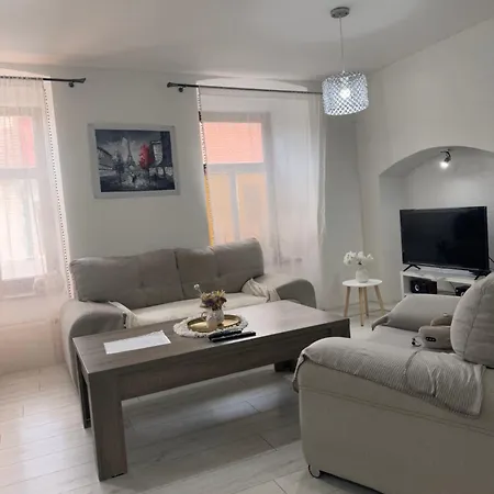 Apartment 6- Self Check-in *